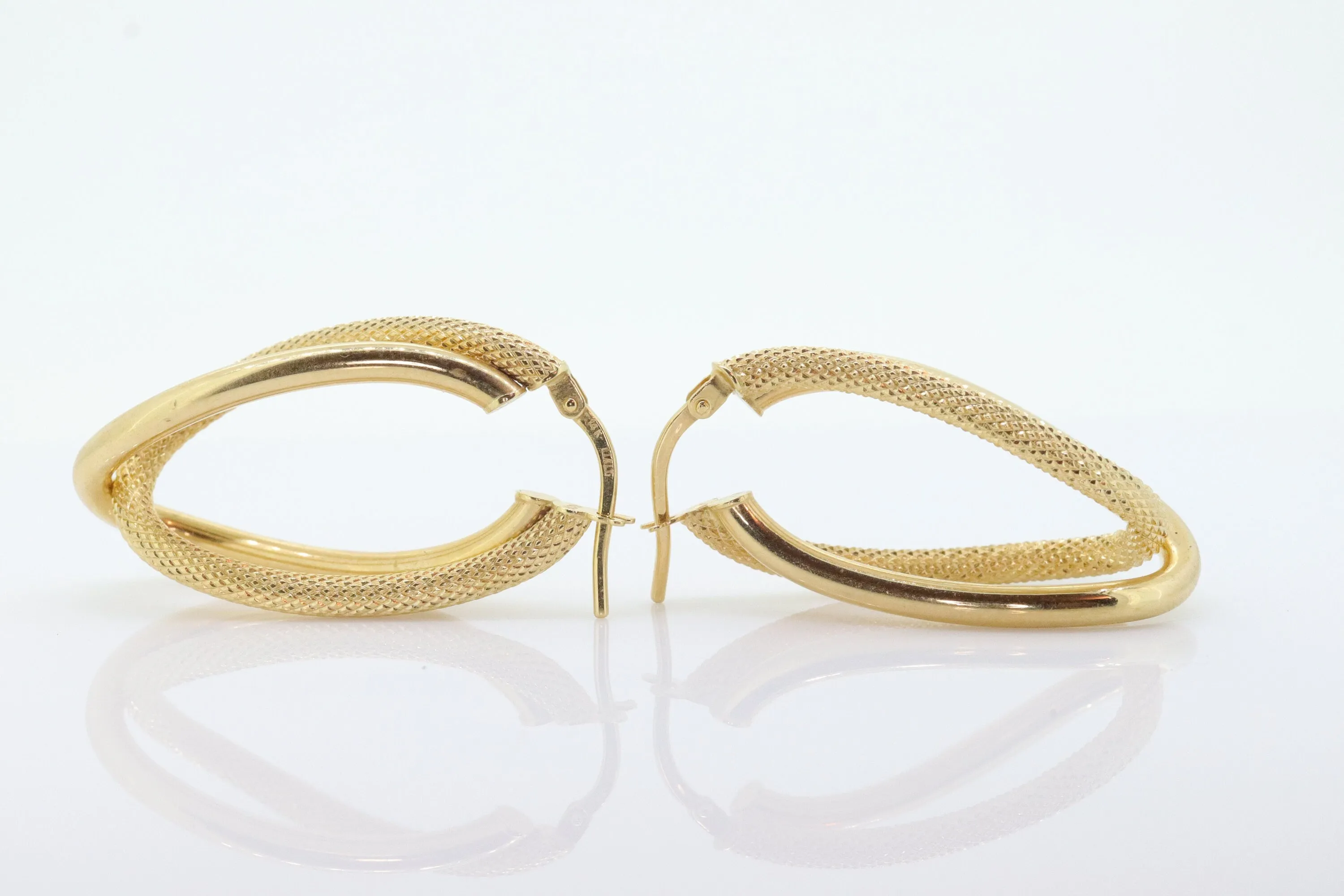 14k Gold Puffed Hollow HOOP Earrings. Intertwined Textured Loop earrings. MILOR Italy st74/75