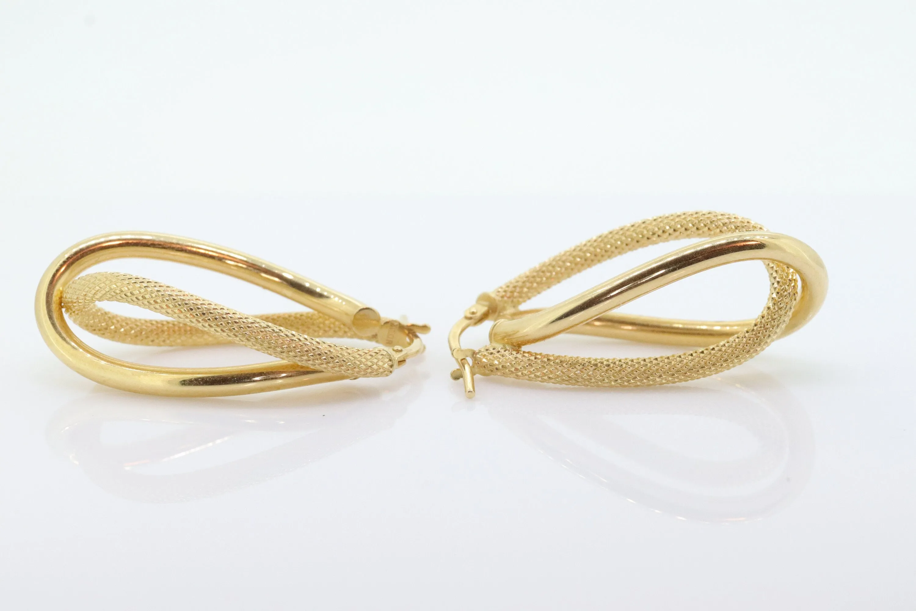 14k Gold Puffed Hollow HOOP Earrings. Intertwined Textured Loop earrings. MILOR Italy st74/75