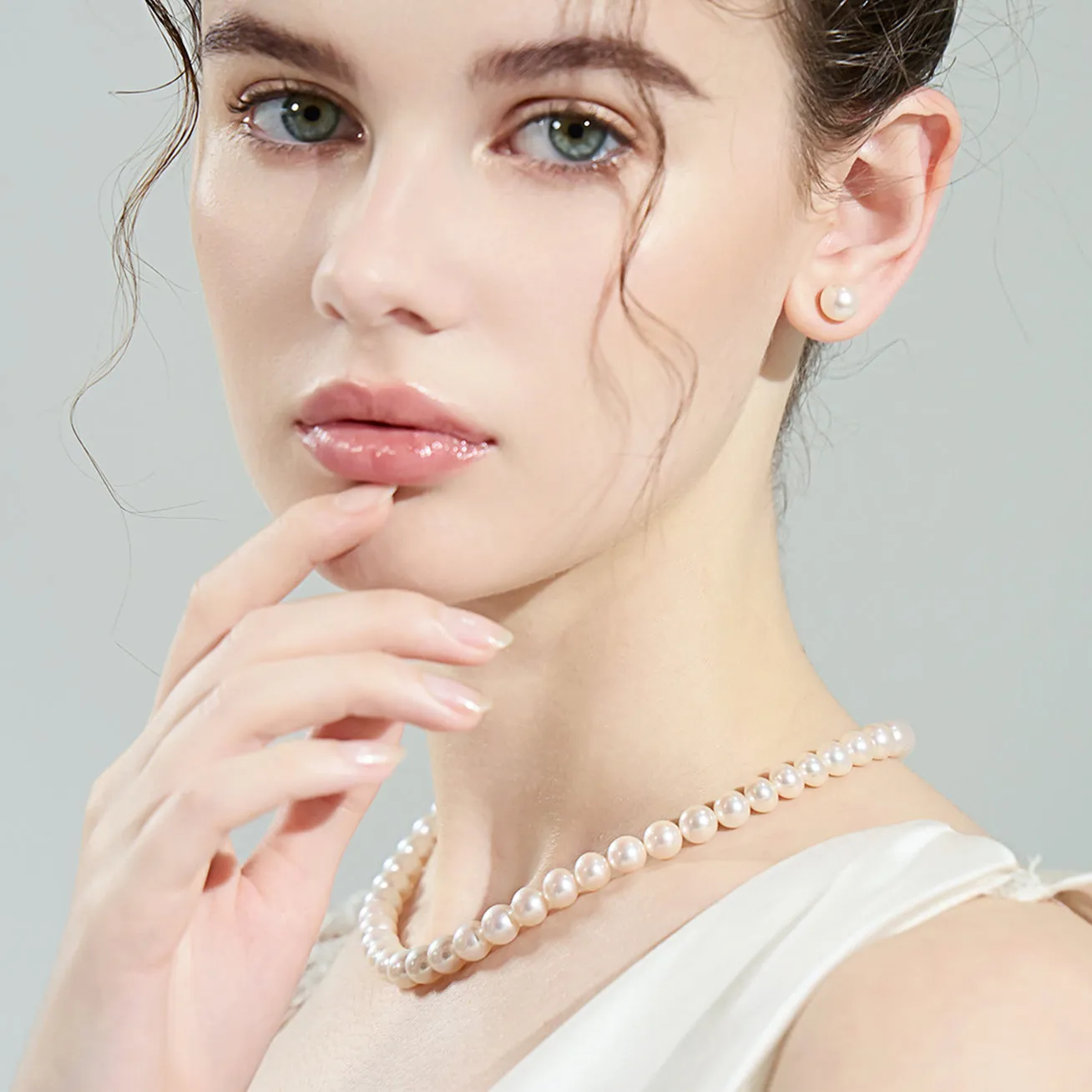 18K Gold 2nd Grade South Sea Australian White Pearl Stud Earrings KE00054