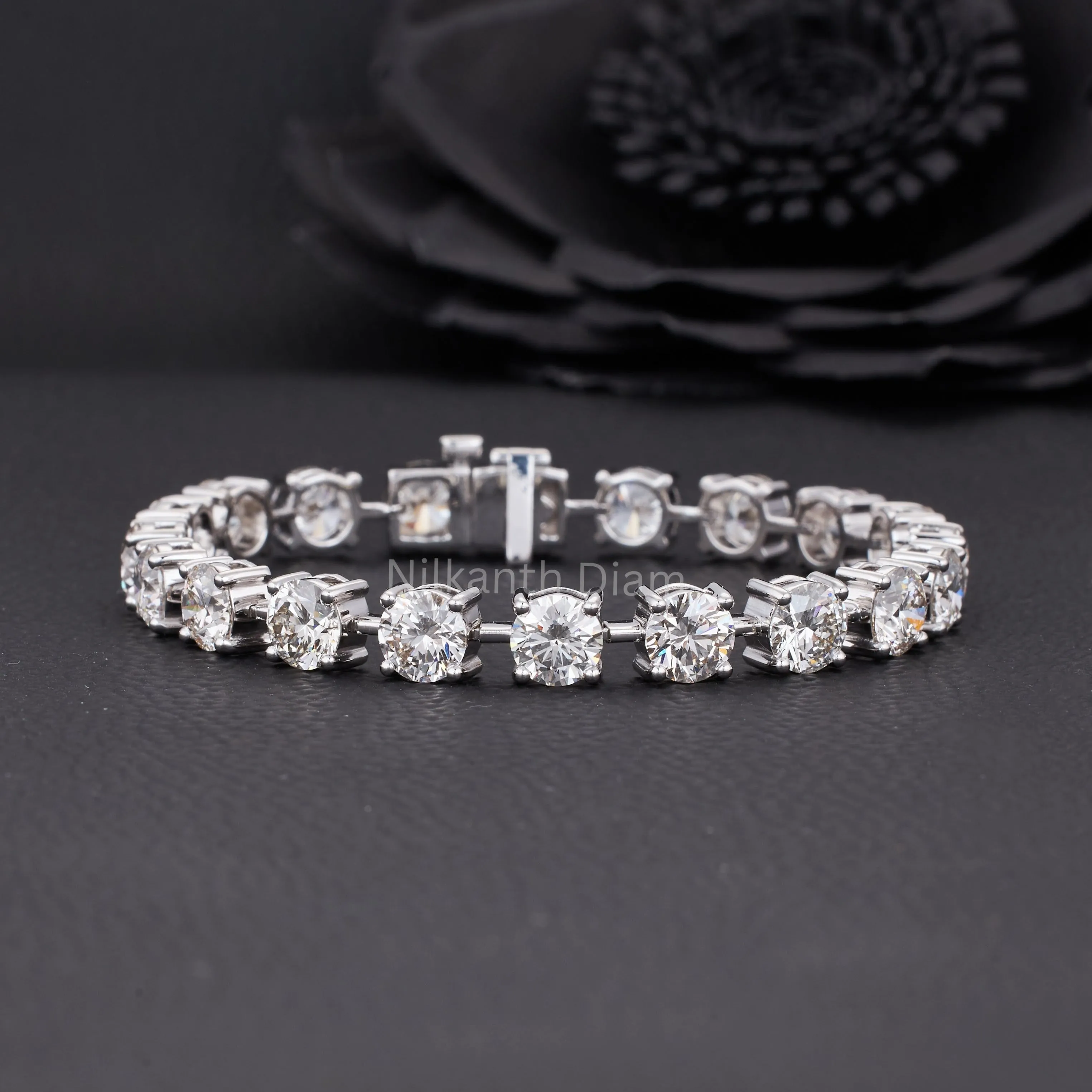 21 TCW Round Diamond tennis Bracelet