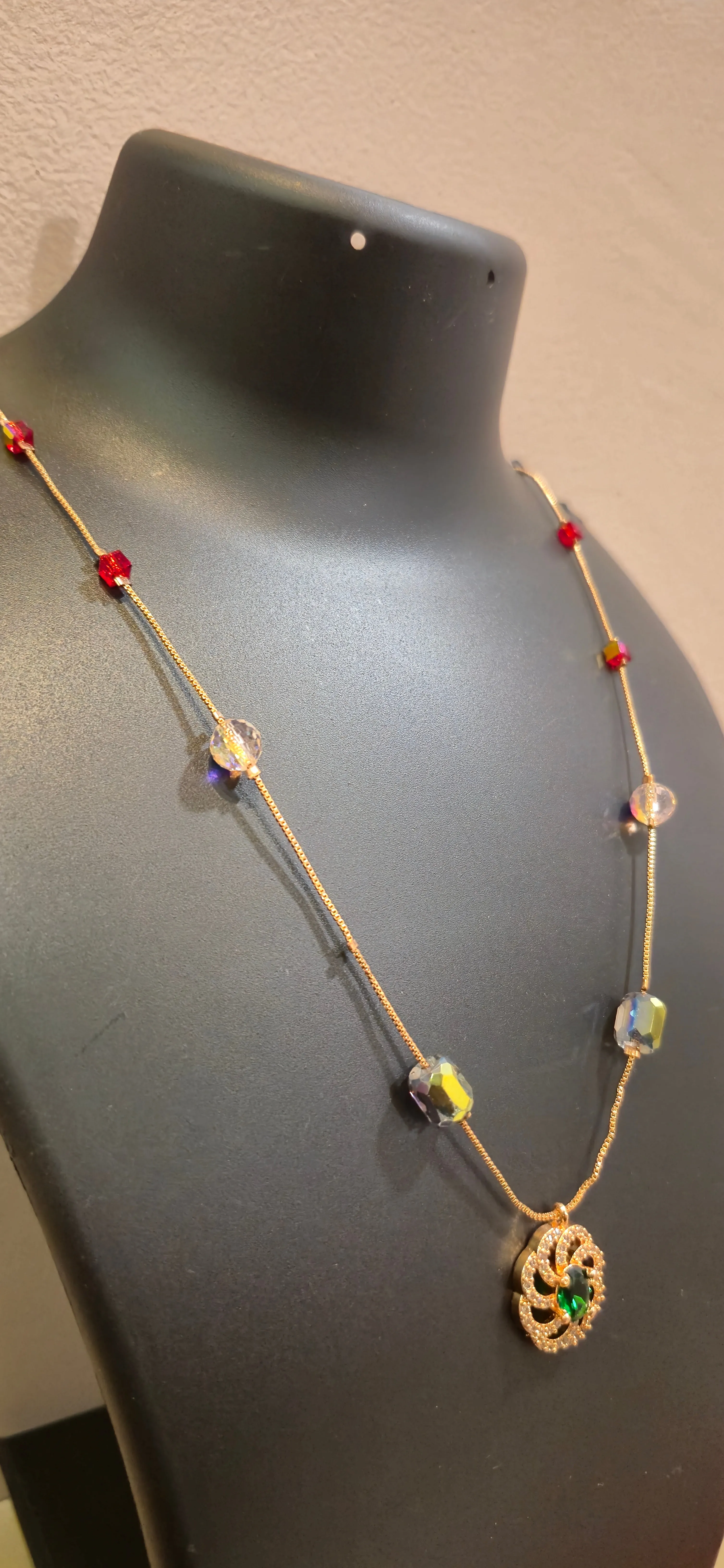 Beads chain green emerald pendant_1