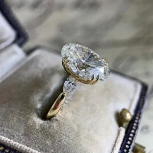Beautiful Oval-shaped Delicate Vintage Style AAA  CZ Diamonds Luxury Fashion Rings