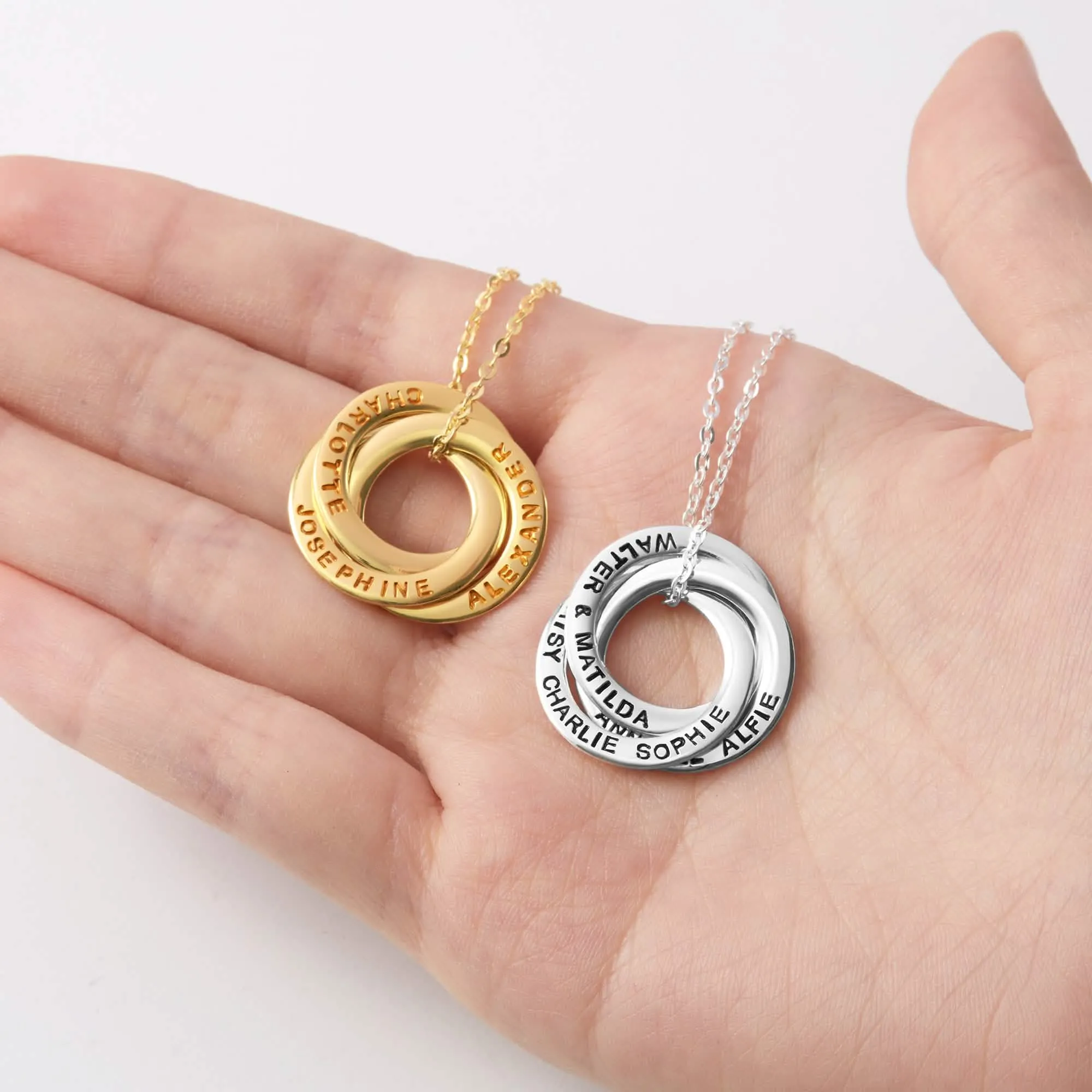 Customizable Family Bond Interlocking Ring Necklace - Meaningful Gift for Mom and Grandma
