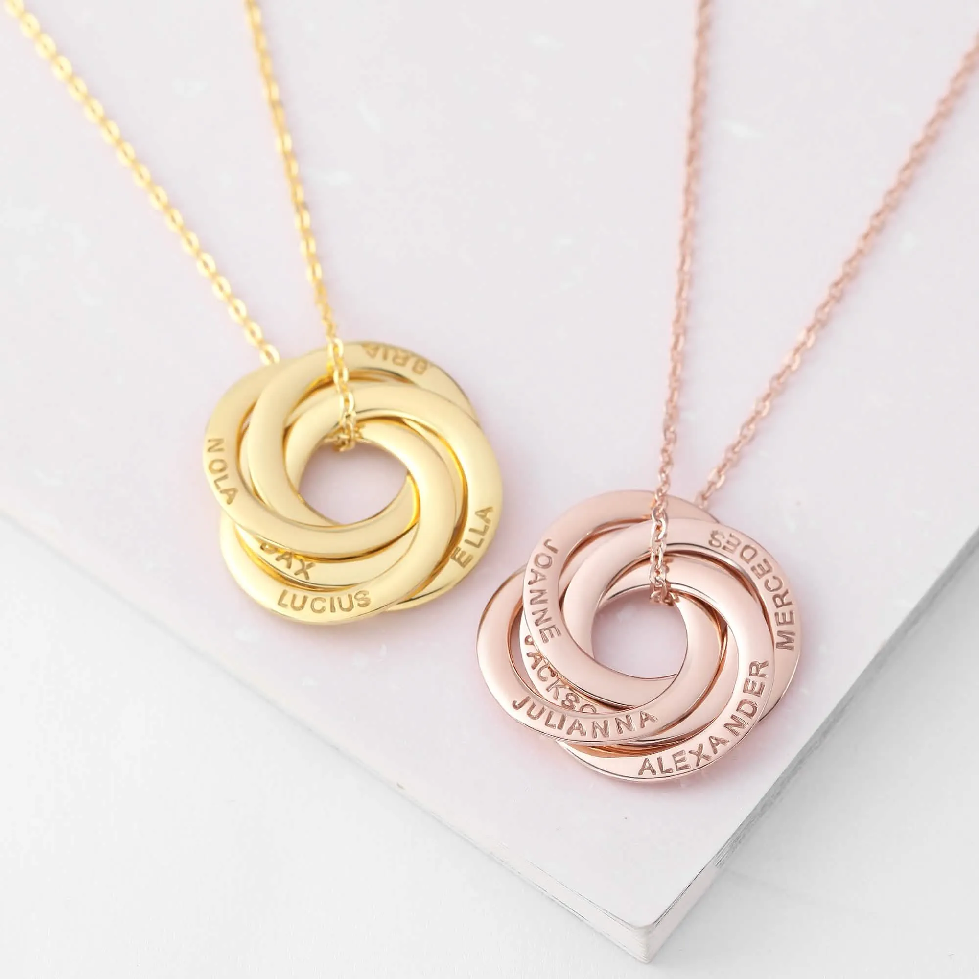 Customizable Family Bond Interlocking Ring Necklace - Meaningful Gift for Mom and Grandma