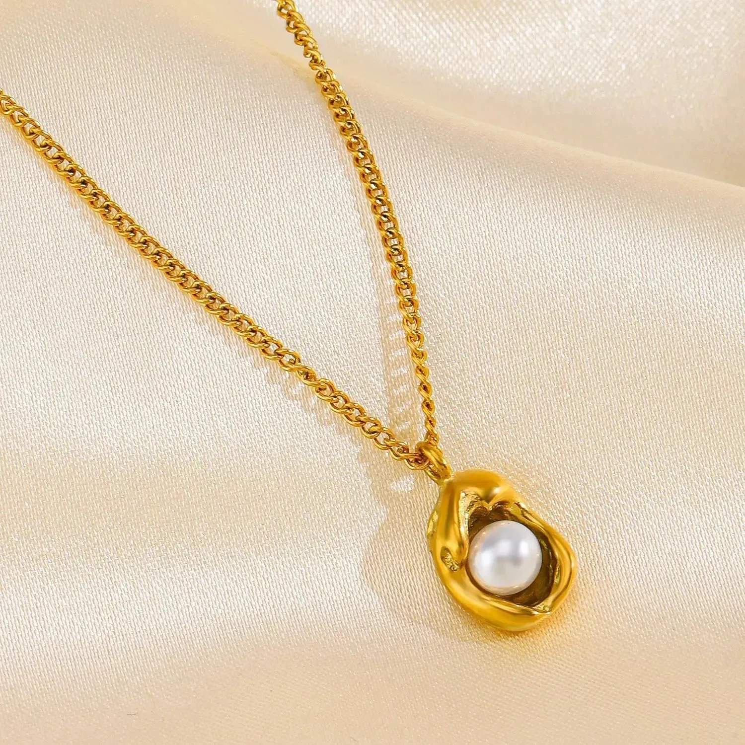 Elegant Pearl Drop Pendant