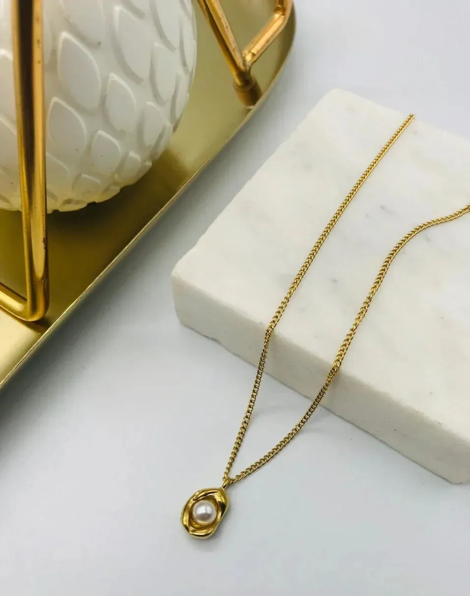 Elegant Pearl Drop Pendant