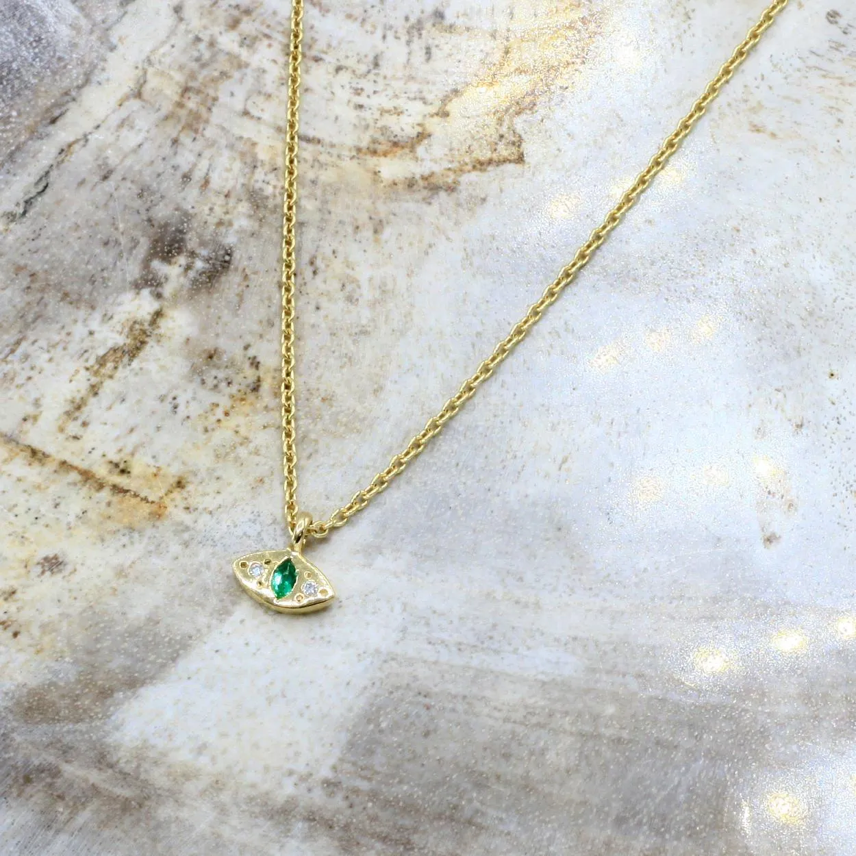 Emerald   10k Gold Cat Eye Pendant Necklace