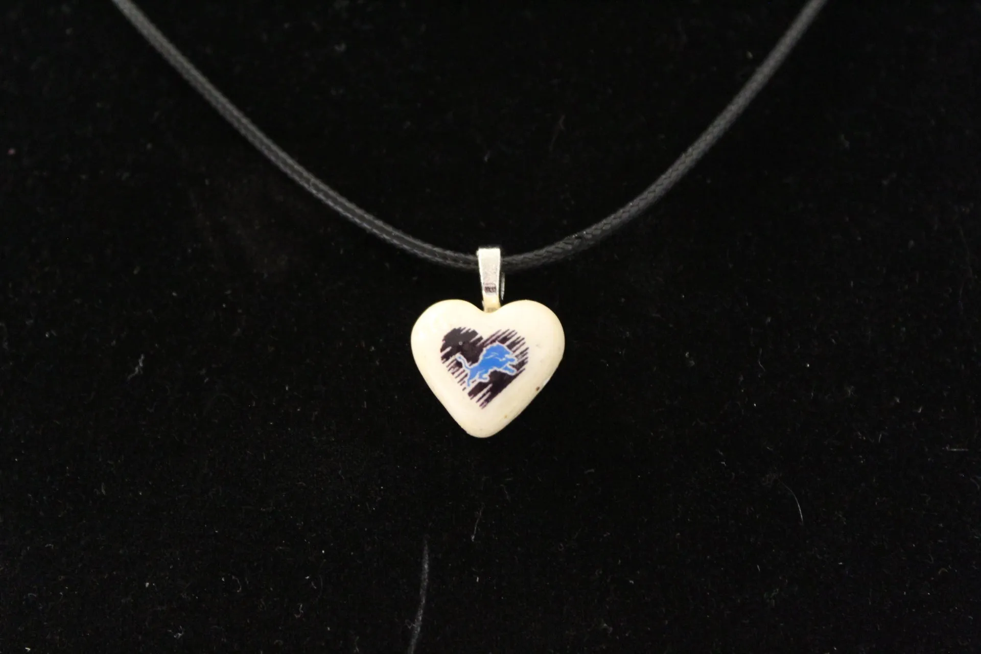 Heart-Shaped Ceramic Pendant with Blue Lion and Black Brushstroke Design
