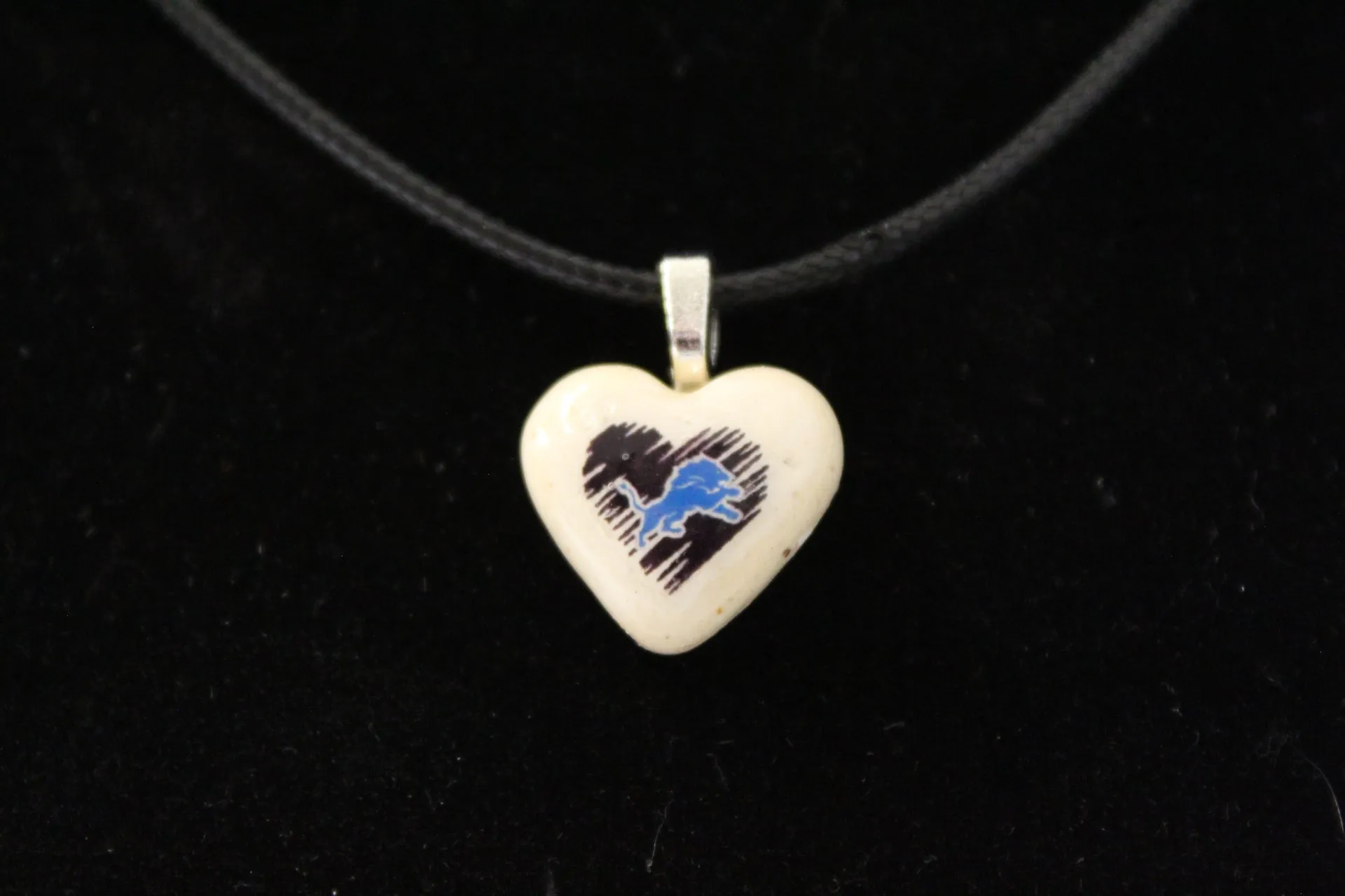 Heart-Shaped Ceramic Pendant with Blue Lion and Black Brushstroke Design