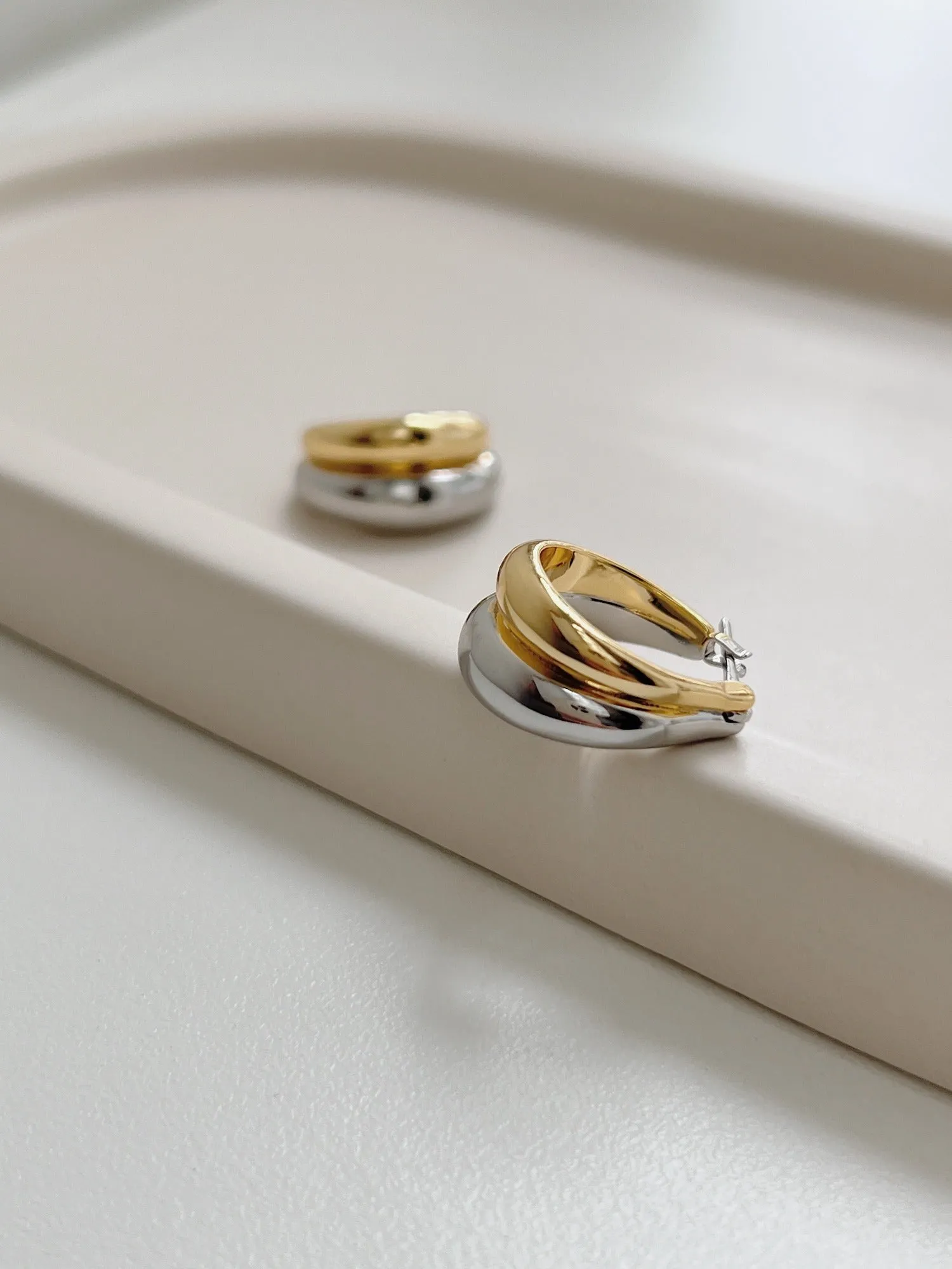 Kim Minimalist Mixed Metal Hoops