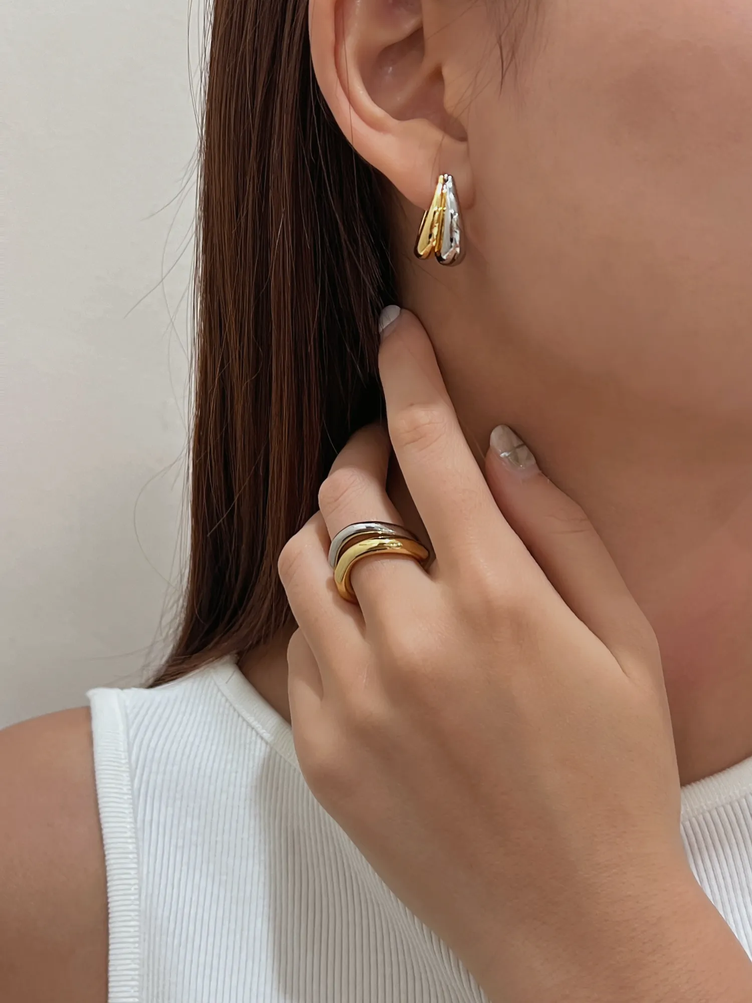Kim Minimalist Mixed Metal Hoops