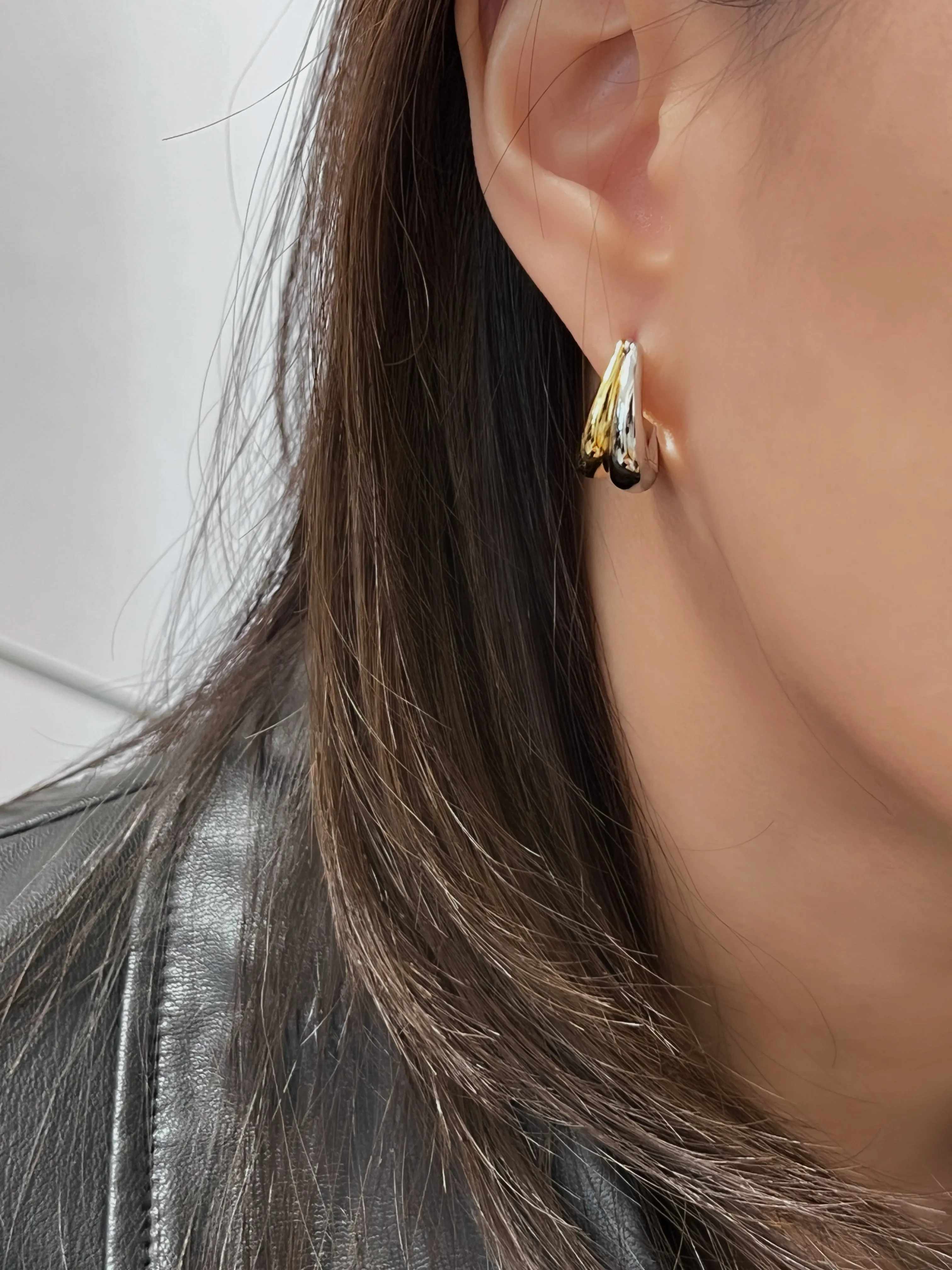 Kim Minimalist Mixed Metal Hoops