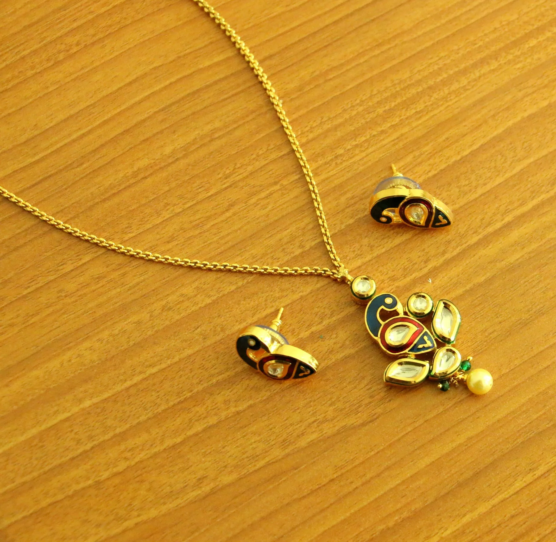 MULTICOLOR PEARL PENDANTS