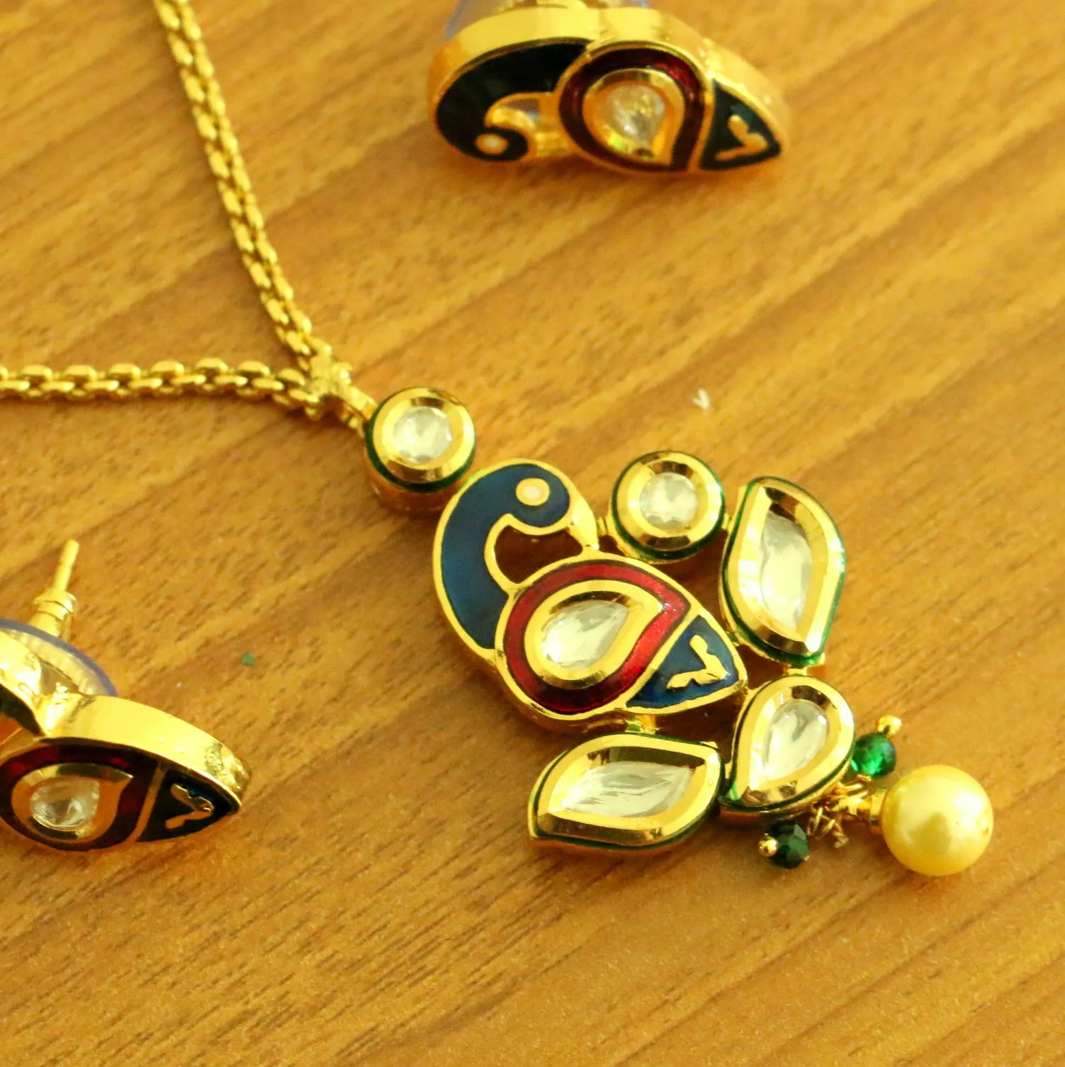 MULTICOLOR PEARL PENDANTS