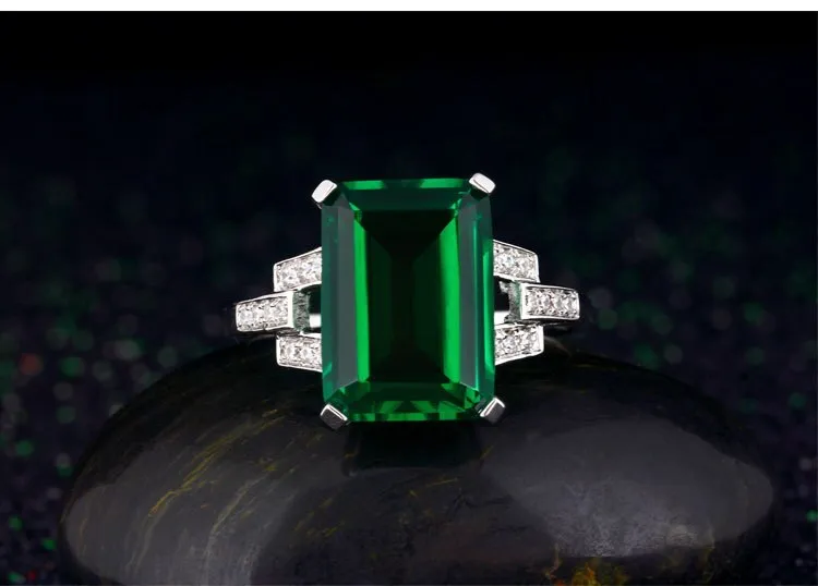 NEW ARRIVAL -  Elegant Designer Green rectangle cut AAA  Quality CZ Diamonds Luxury Rings