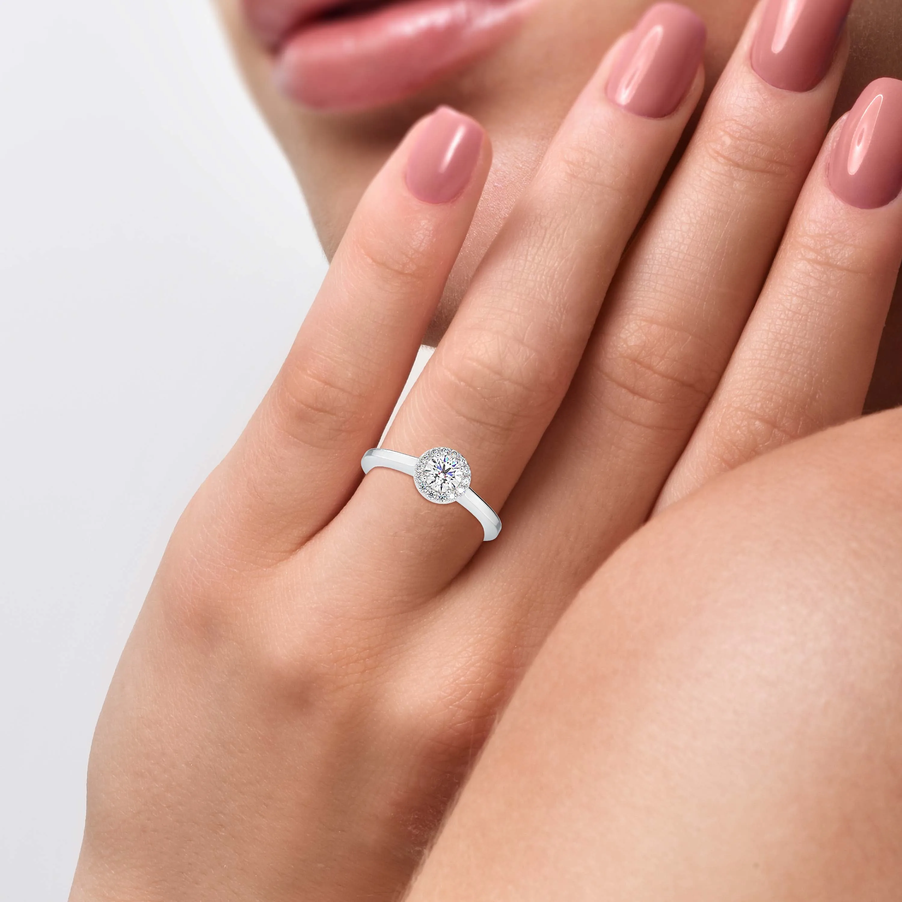 Round Brilliance Halo Diamond Ring