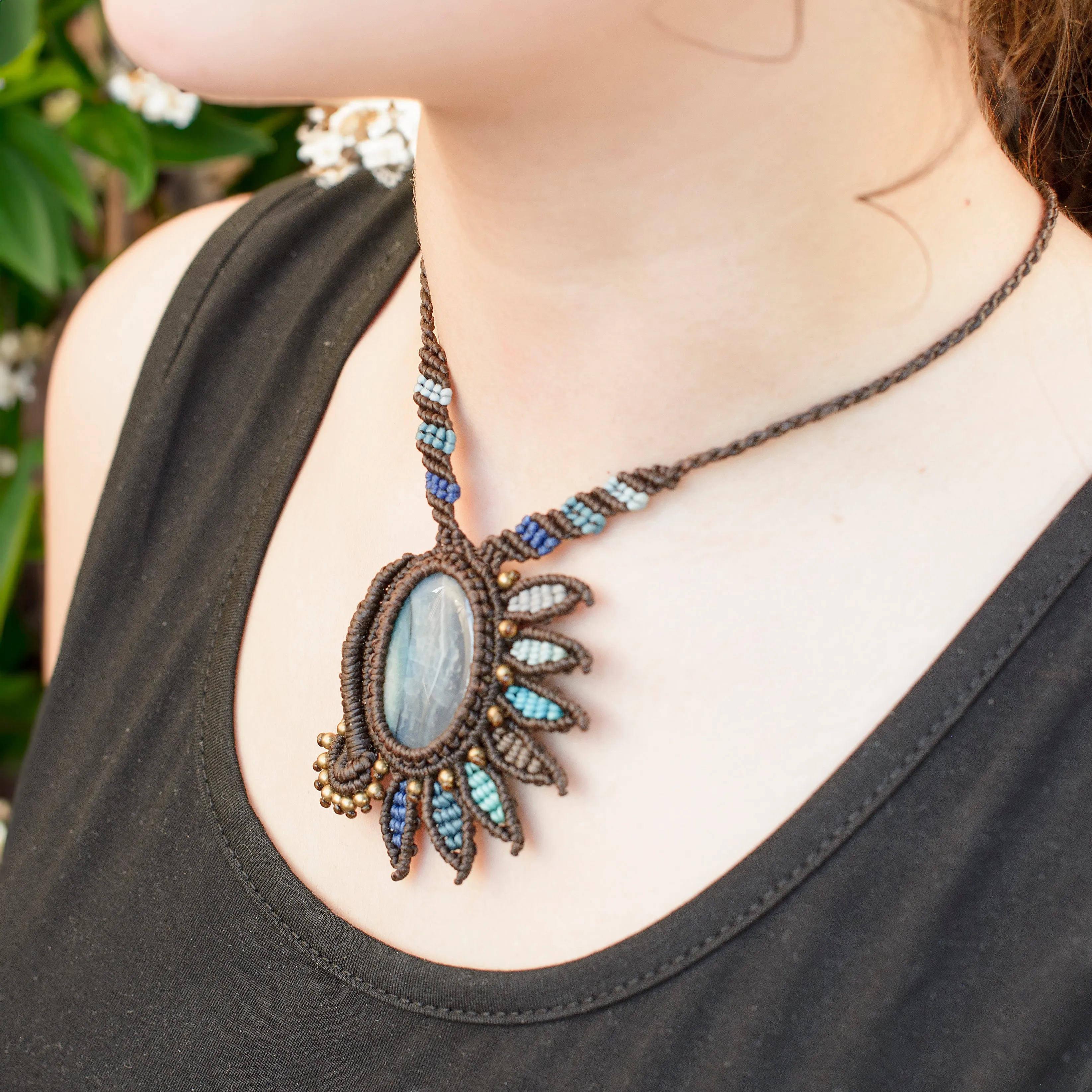 Shankha Macrame Pendant with Agate Stone