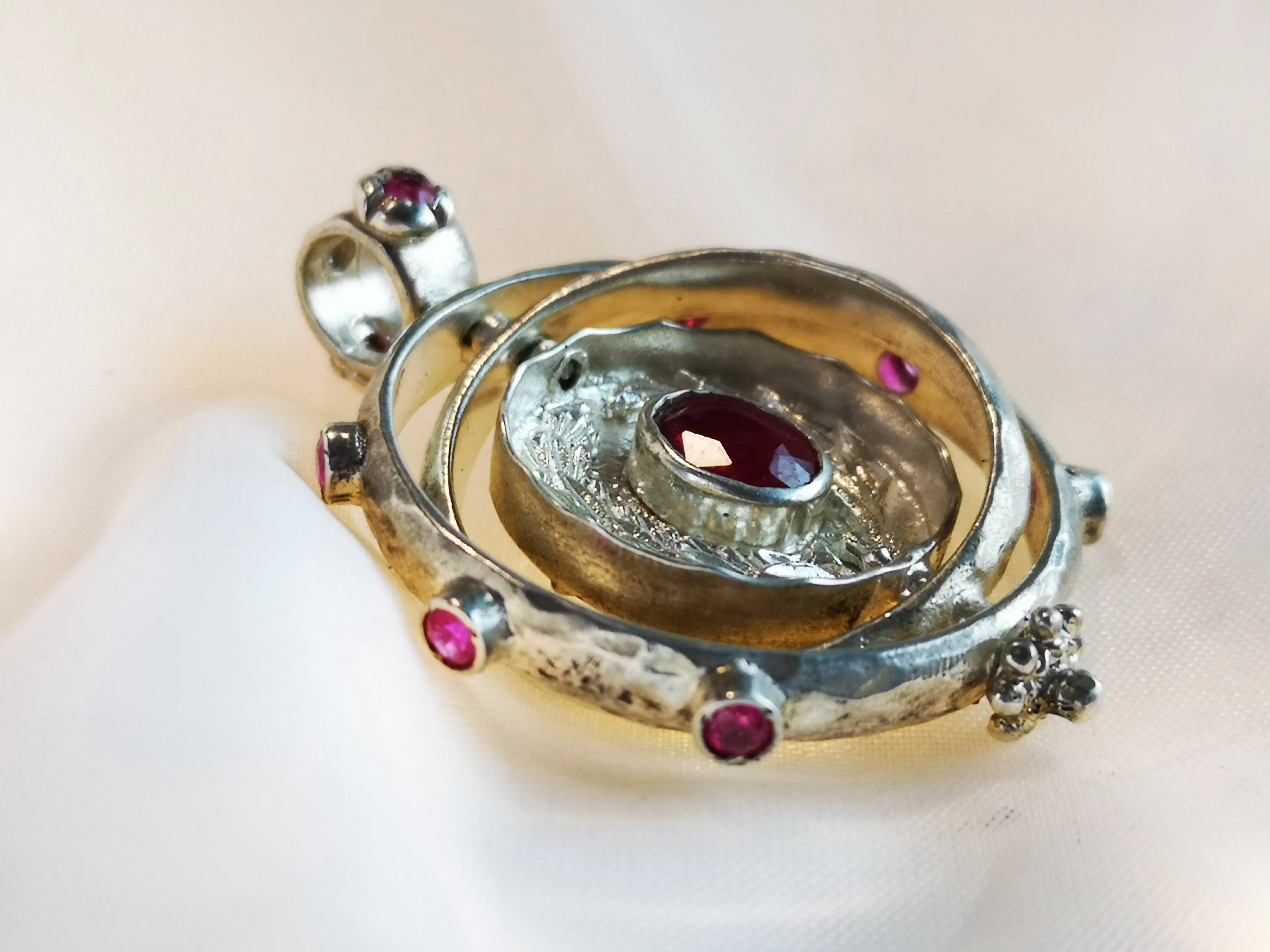 Spinning Pendant
