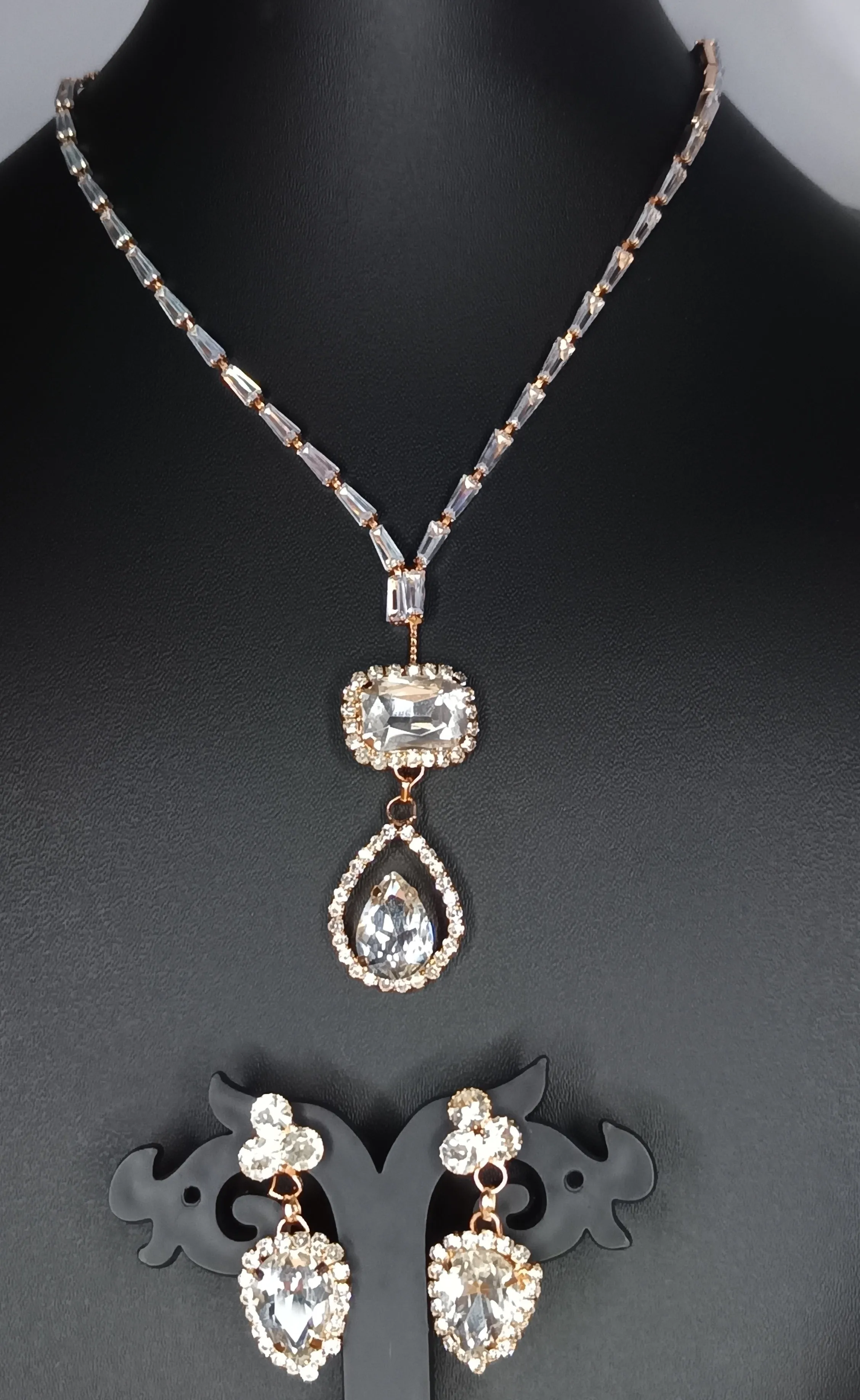 Stylish Big stone Chain set