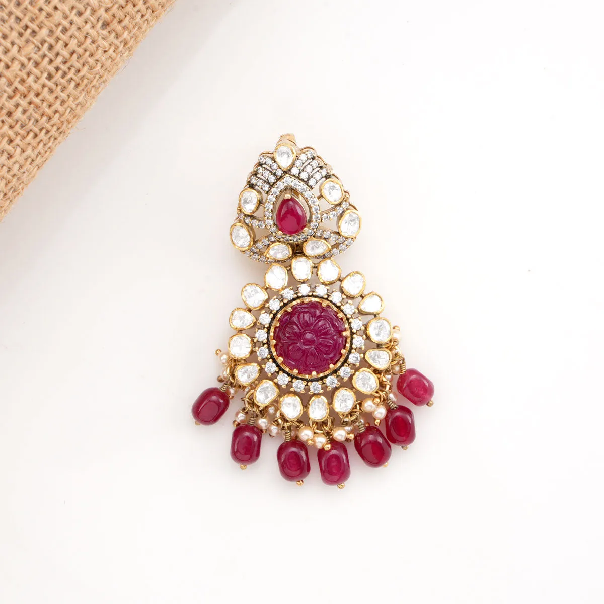 Stylish Victorian Pendant set