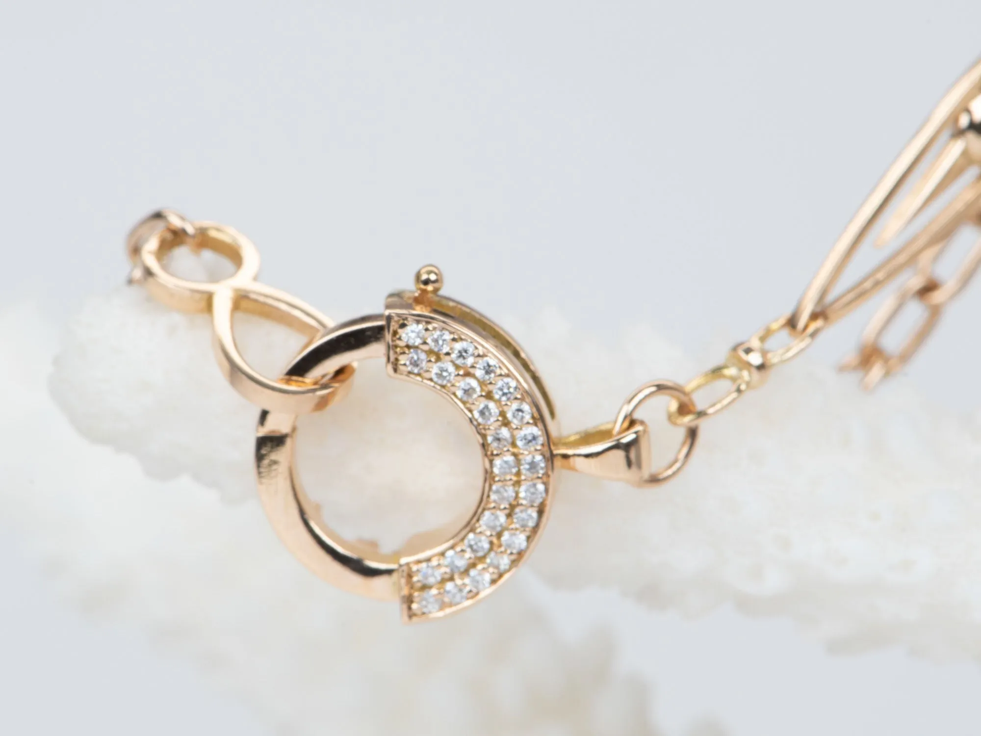 Unique 23" 18K Gold Chain Necklace with Diamond Spring Gate Clasp R4453