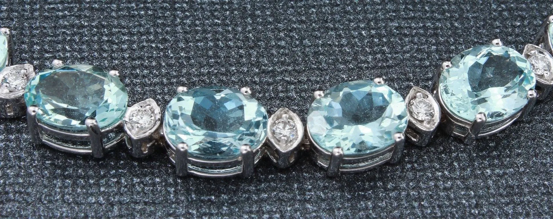 Very Impressive 25.75 Carats Natural Aquamarine & Diamond 14K Solid White Gold Bracelet