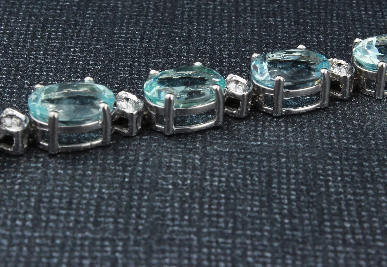 Very Impressive 25.75 Carats Natural Aquamarine & Diamond 14K Solid White Gold Bracelet