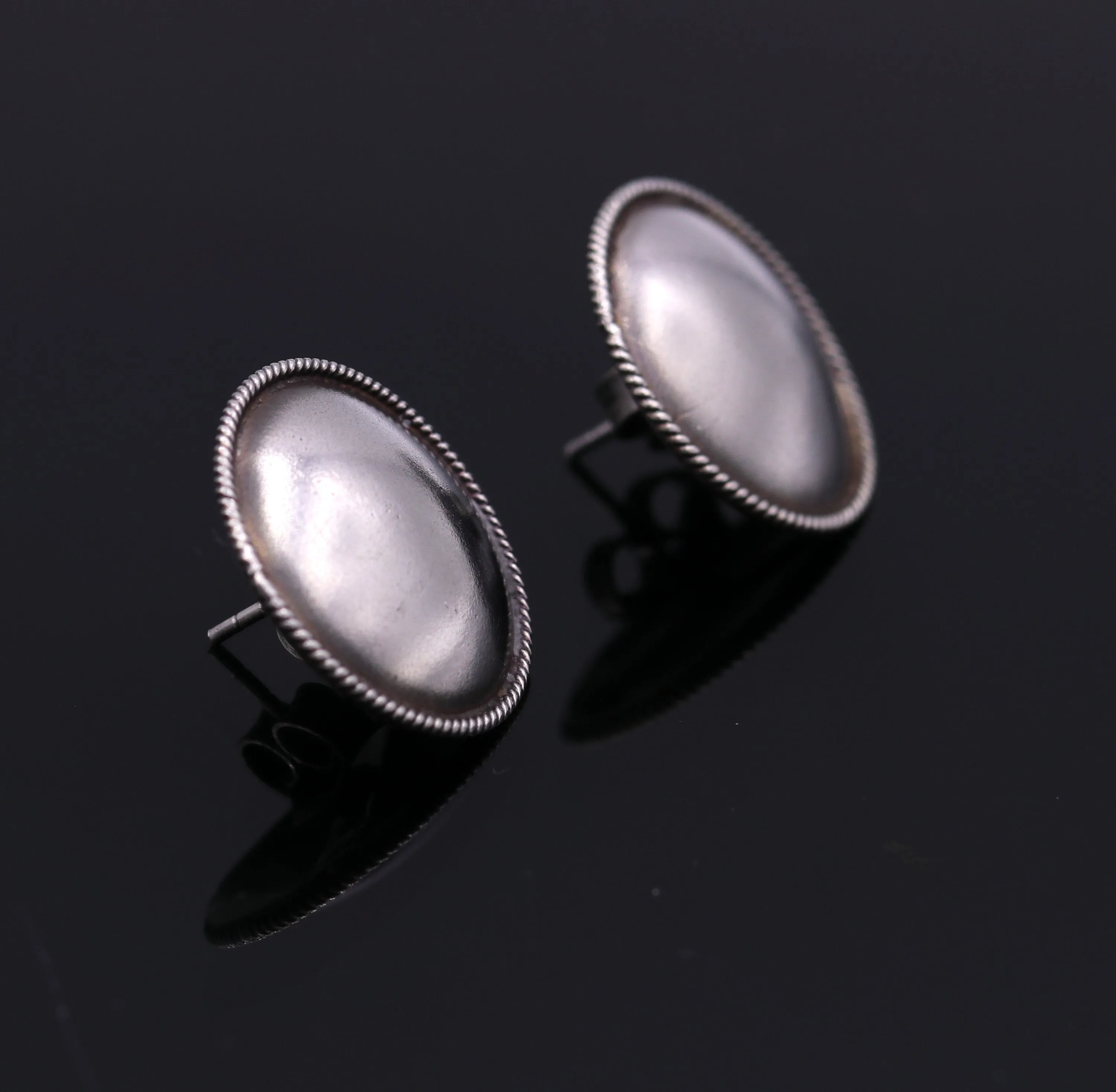 Vintage design 925 sterling silver plain style handmade round design fabulous Stud earrings tribal jewelry from Rajasthan india  s523
