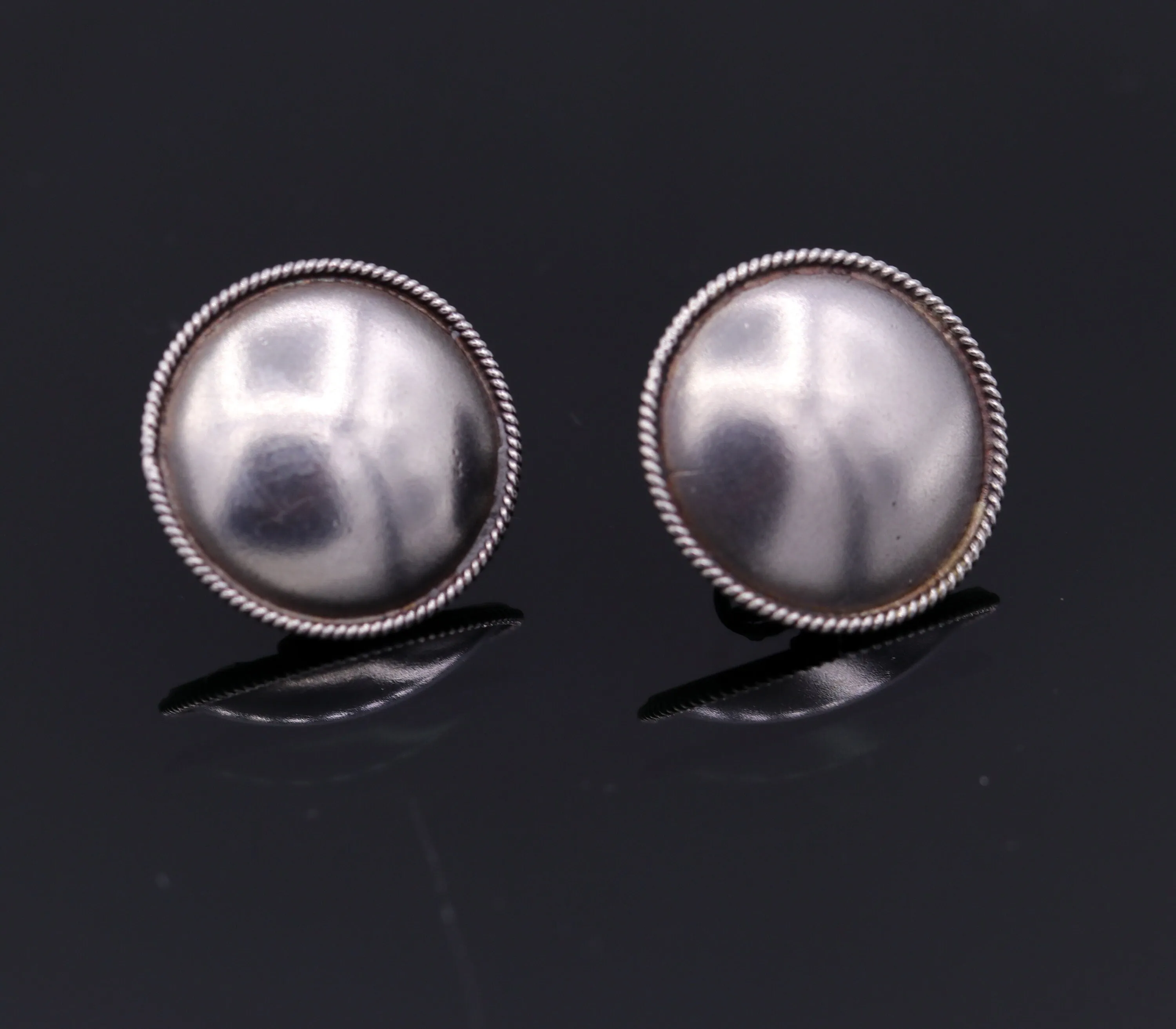 Vintage design 925 sterling silver plain style handmade round design fabulous Stud earrings tribal jewelry from Rajasthan india  s523