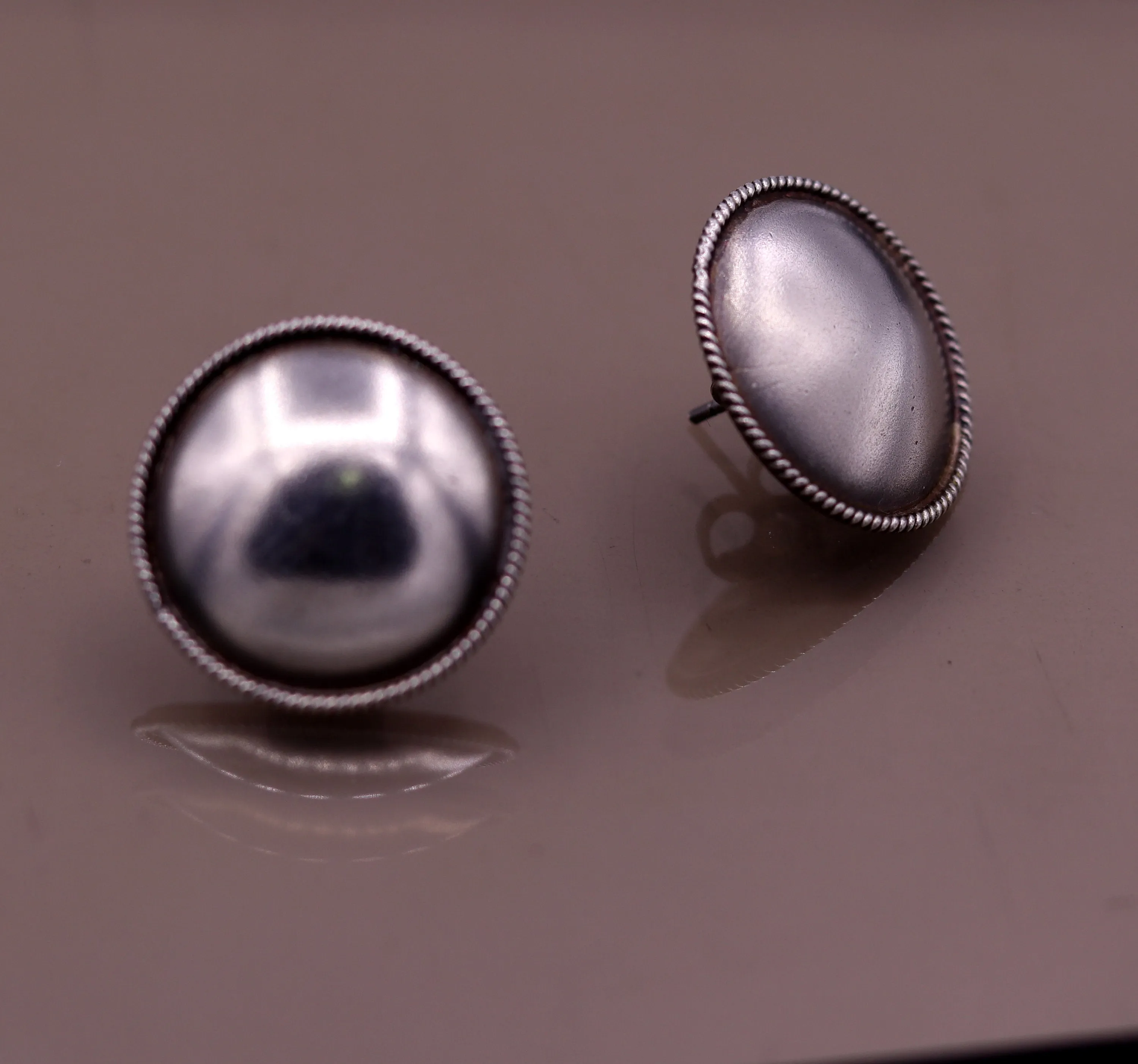 Vintage design 925 sterling silver plain style handmade round design fabulous Stud earrings tribal jewelry from Rajasthan india  s523
