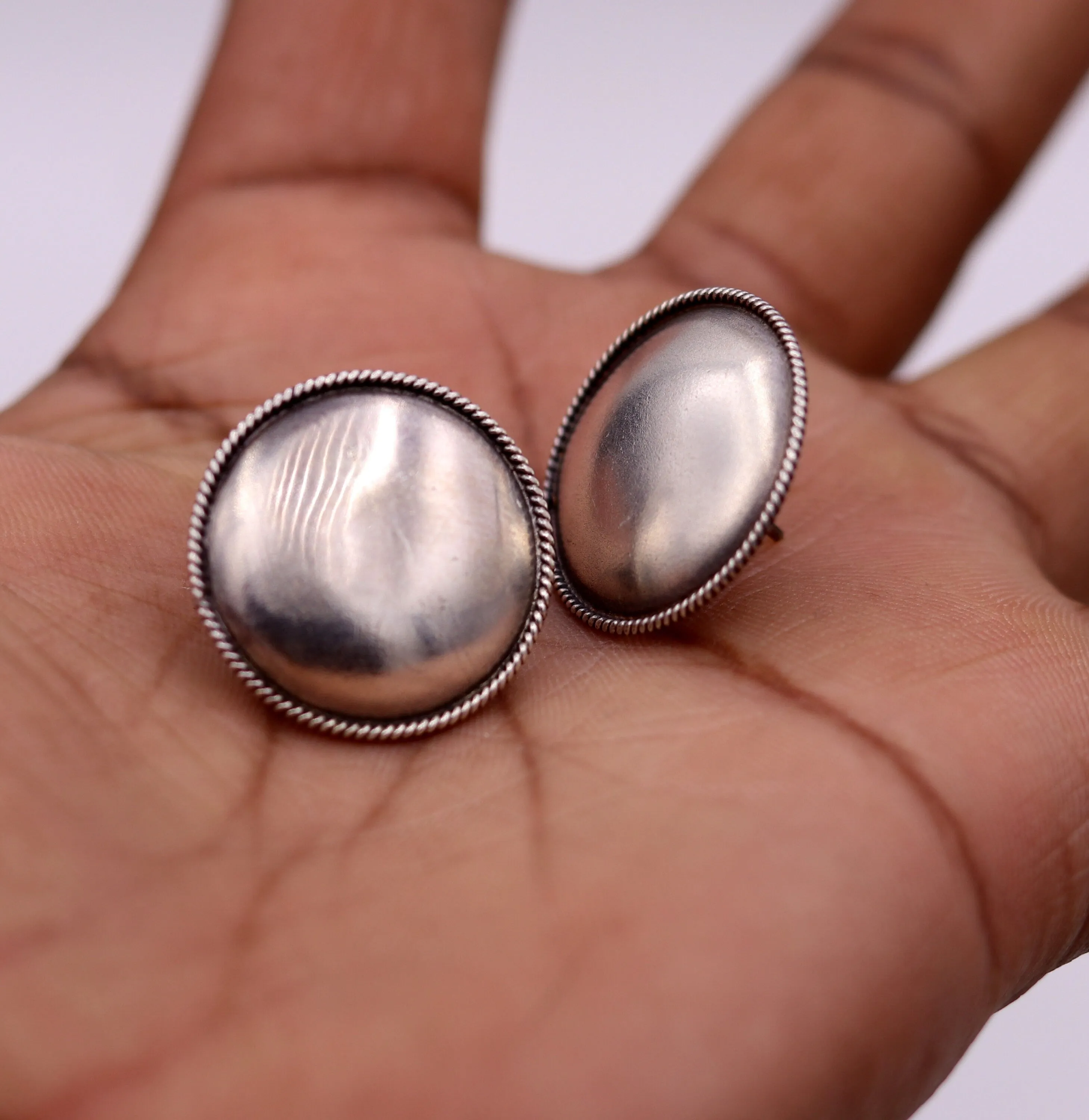 Vintage design 925 sterling silver plain style handmade round design fabulous Stud earrings tribal jewelry from Rajasthan india  s523
