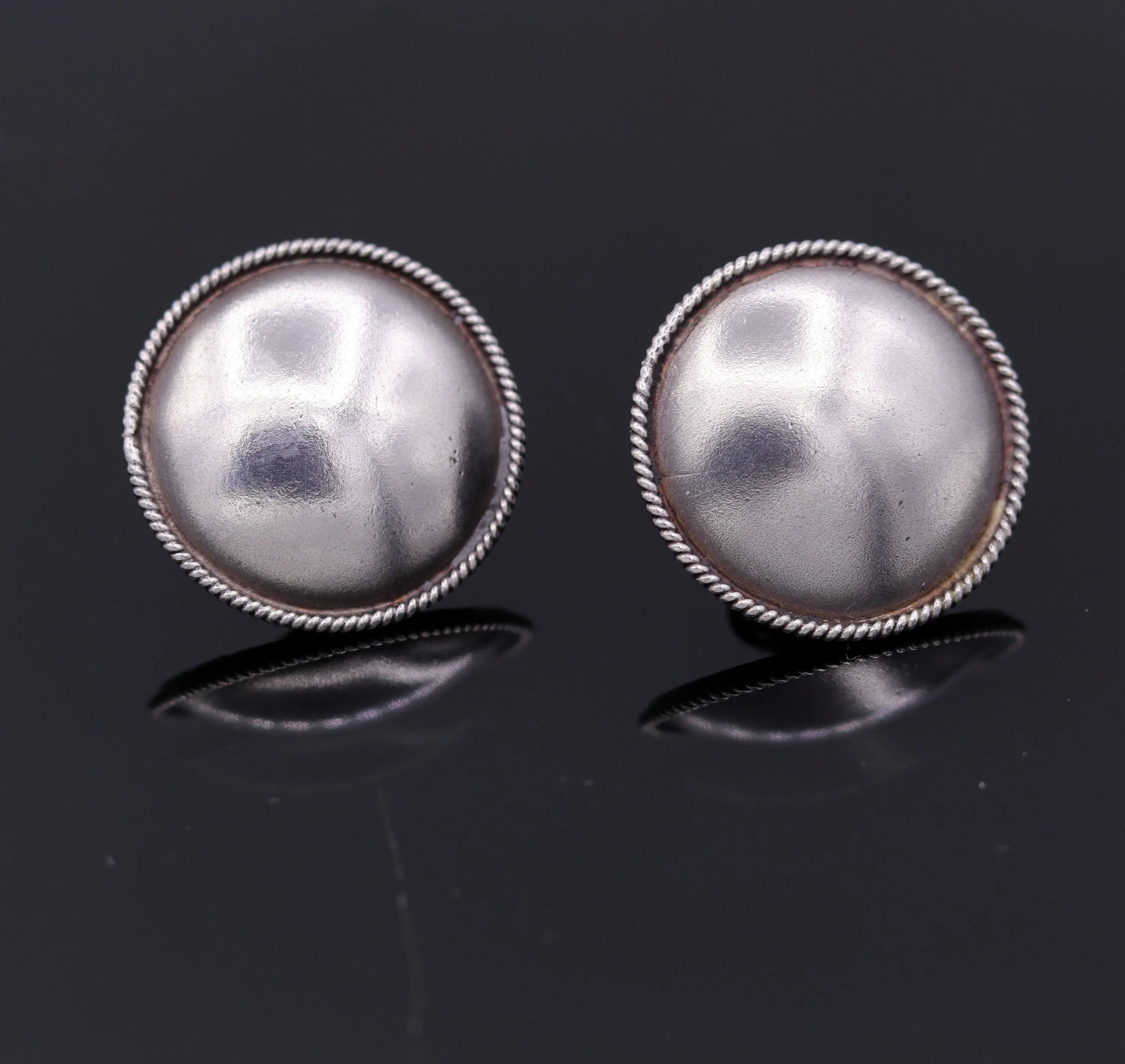 Vintage design 925 sterling silver plain style handmade round design fabulous Stud earrings tribal jewelry from Rajasthan india  s523